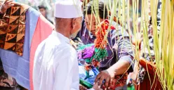 Setelah ’65 abangan dituding ateis, antek komunis, dan dibasmi habis. Namun begitu agama rakyat ini tidak pernah benar-benar hilang. (Sumber: Pexels/afiful huda)