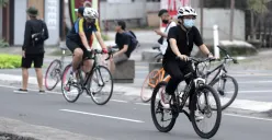 Tren bersepeda yang semula dianggap gaya-gayaan kini mulai menunjukkan potensi sebagai solusi urban sustainability yang nyata. (Sumber: Ayobandung.id)
