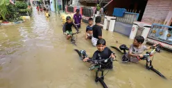 Banjir di salah satu wilayah Kota Bandung. (Sumber: Ayobandung.id | Foto: Irfan Al-Faritsi)