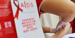Datang tanpa suara, Menyusup pelan ke dalam tubuh, lalu menetap. HIV bukan penyakit yang berteriak. Ia diam, menyembunyikan diri di balik senyum, rutinitas, dan pakaian bersih.