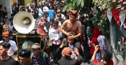 Seni Ulin Barong kesenian khas Sekeloa Kelurahan Lebakgede yang usianya sudah lebih dari satu abad. (Sumber: ayobandung.id | Foto: Ikbal Tawakal)