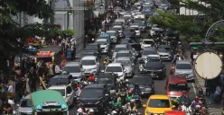 Kemacetan bukan sekadar gangguan lalu lintas, tapi cerminan tata kelola kota yang belum sepenuhnya adaptif terhadap lonjakan urbanisasi dan perubahan perilaku mobilitas warganya. (Sumber: Ayobandung.id)