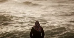 Dalam Islam, Fatimah az-Zahra, putri Nabi, berdiri sebagai teladan kesetiaan, keberanian, dan pengetahuan. (Sumber: Pexels/Mohamed Zarandah)