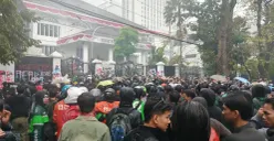 Suasana aksi solidaritas di Kota Bandung, Jumat, 29 Agustus 2025. (Sumber: ayobandung.id | Foto: Gilang Fathu Romadhan)
