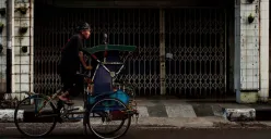Tukang becak di Kota Bandung. (Sumber: Pexels/Try Sukma Wijaya)