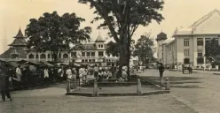 Alun-alun Bandung tahun 1920-an. (Sumber: KITLV)