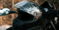 Ilustrasi Foto Helm (Foto: Unsplash)