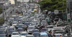 Kemacetan di jembatan layang Pasupati Bandung. (Sumber: ayobandung.com | Foto: Irfan Al-Faritsi)