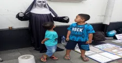 Di balik kostum dan riasan menyeramkan, ada komunitas kreatif yang menjadikan cosplay sebagai medium ekspresi sekaligus peluang ekonomi. (Sumber: Ayobandung.id | Foto: Eneng Reni Nuraisyah Jamil)