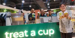 Treat a Cup hadir bukan hanya sebagai tempat ngopi, tapi sebagai brand yang merangkul tren hidup sehat dengan cara yang menyenangkan dan tetap kekinian. (Sumber: Ayobandung.id | Foto: Eneng Reni Nuraisyah Jamil)