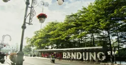 Alun-Alun Kota Bandung. (Sumber: Unsplash/Abdul Ridwan)
