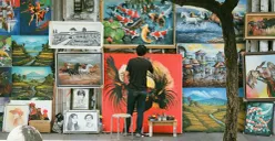 Bandung sering dipromosikan sebagai kota kreatif dan kota budaya, namun di balik slogan itu, kebijakan kebudayaan justru terseret logika selebritisasi. (Sumber: Unsplash/Firall Ar Dunda)