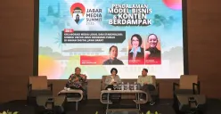 Media massa menjadi andalan dalam memberikan informasi yang utuh dan terukur di era digital dan sosial media seperti saat ini. (Sumber: Ayobandung.com | Foto: Irfan Al-Faritsi)