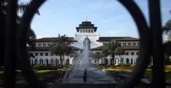 Indahnya Gedung Sate (Sumber: ayobandung.com | Foto: Irfan Al-Faritsi)