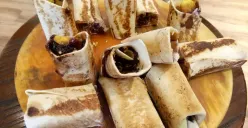 Kebab bisa tampil elegan dan tetap relevan di tengah tren kuliner kekinian. (Sumber: Ayobandung.id | Foto: Eneng Reni Nuraisyah Jamil)