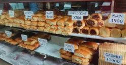 Aneka Jenis Roti di Toko Roti Sidodadi. (Foto: GMAPS)