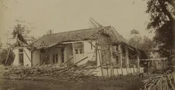 Dokumentasi kerusakan gempa Cianjur 1879. (Sumber: KITLV)