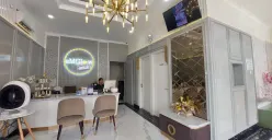 Geliat klinik estetik di Bandung menunjukkan pertumbuhan signifikan, menjawab kebutuhan masyarakat urban yang semakin sadar akan pentingnya perawatan kulit. (Sumber: Ayobandung.id | Foto: Eneng Reni Nuraisyah Jamil)