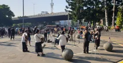 Kegiatan rampak gitar akustik Revolution Is..di Taman Cikapayang