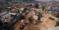 Lokasi pembangunan rumah deret (rudet) Tamansari hasil penggusuran warga. (Sumber: Ayobandung | Foto: Irfan al Faritsi)