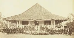 Foto para wedana di Banjaran sebelum tahun 1880. (Sumber: KITLV)