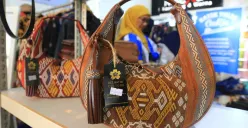 Di pasar-pasar tradisional, bengkel rumahan, studio kreatif, hingga warung kopi pinggir jalan, denyut UMKM Jawa Barat terasa nyata. (Sumber: Ayobandung.id | Foto: Irfan Al-Faritsi)