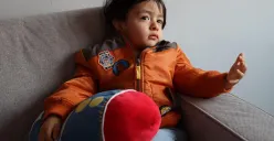 Ilustrasi foto anak memakai jaket. (Foto: Pixabay)