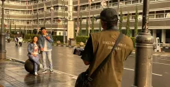 Memburu Senyum Wisatawan, Rezeki Fotografer Jalanan di Asia Afrika Kota Bandung