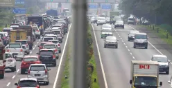 Suasana di Jalan Pasteur, Kota Bandung. Salah satu titik lalu lintas yang selalu padat. (Sumber: Ayobandung | Foto: Irfan Al Faritsi)