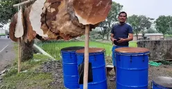 Salah satu lapak pedagang kulit dan bedug di Jalan Ir. H. Djuanda, Linggajaya, Mangkubumi, Kota Tasikmalaya, Kamis, 29 April 2021). (Sumber: Ayotasik.com | Foto: Heru Rukanda)