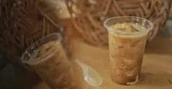 Kolak pisang. (Sumber: Ayobandung.com)