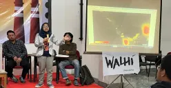 Peneliti Trend Asia, Bayu Maulana, menjelaskan bahwa Toxic 20 memetakan PLTU dengan tingkat pencemaran tertinggi. (Sumber: ayobandung.id | Foto: Ilham Maulana)