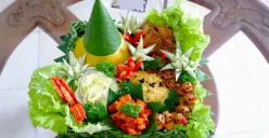 Ilustrasi Tumpeng, Masakan Khas Indonesia yang Memiliki Banyak Filosofi. (Sumber: Unsplash | Foto: Inna Safa)