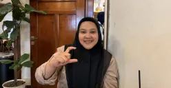 Wina Elia, admin homeless media @ceritahegarmanah. (Sumber: ayobandung.id | Foto: Halwa Raudhatul)
