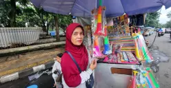 Di Balik Terompet Tahun Baru: Ramai Sehari, Bertahan Hidup 11 Bulan