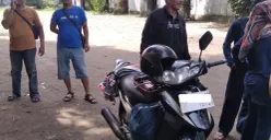 Penjual Dompet Sukaregang Garut ‘Nyelip’ di Tengah Penjual Oleh-Oleh Yogyakarta