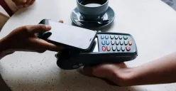 Transaksi non-tunai. (Sumber: Pexels/cottonbro studio)