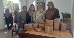 Pelaksanaan Jumat Berkah dilakukan secara bergantian oleh masing-masing DWP unit fakultas, pascasarjana, dan al-jamiah (Sumber: Humas UIN SGD | Foto: Istimewa)