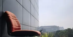 Bangku yang terduduk di Perpustakaan Kota Bandung (Sumber: Koleksi Pribadi Penulis | Foto: Penulis)