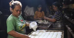 Potret Gejolak Ekonomi, Nestapa Ojol hingga Perajin Tahu Tempe di Bandung