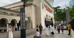 Ngabuburit di Tengah Pembatasan: Cerita Pengunjung dan Pedagang di Alun-Alun Bandung