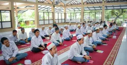 Pasar Ilmu dan Golden Tiket Pulang: Romantisme Ngaji Pasaran di Pesantren 