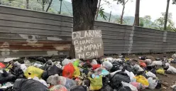 Kesabaran Pedagang Pasar Baleendah dan ‘Lautan Sampah’ yang Tiada Akhir
