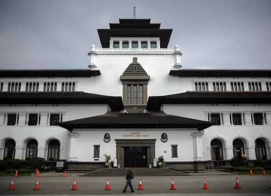 Gedung Sate (Sumber: bandung.go.id)
