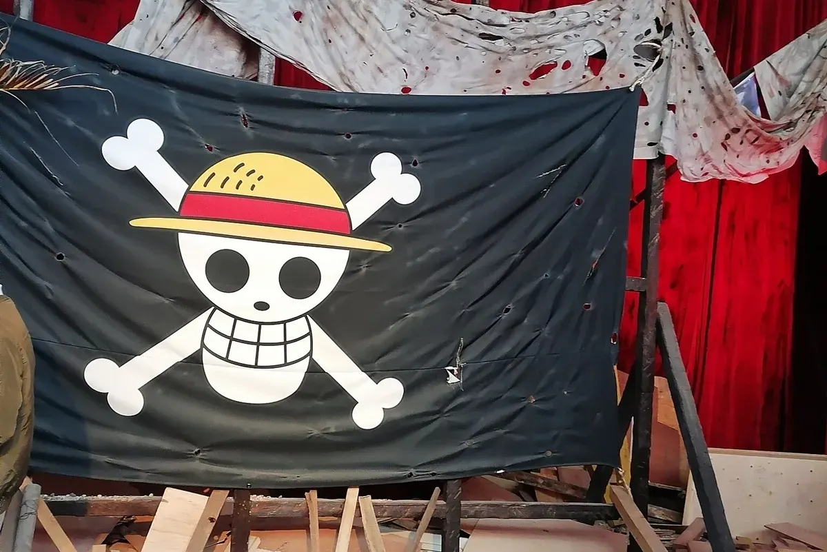 Bendera Jolly Roger membawa pesan tentang kekuatan kekuasaan, kebebasan, tekad, dan solidaritas dalam komunitas. (Sumber: Wikimedia Commons/Ferfive)