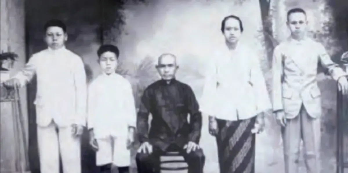 Foto Keluarga Ong Bung Keng. (Sumber: Tahu Sejarah Tahu Sumedang)