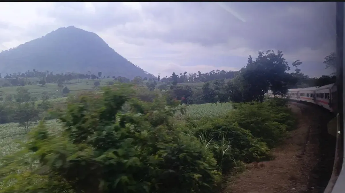 Pemandangan Kereta Commuter Line Garut (Sumber: Dokumentasi Penulis | Foto: Dias Ashari)