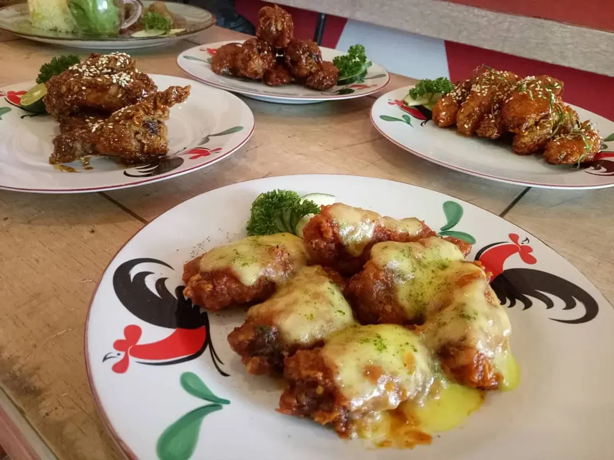 Meat Me Sio, hasil dari perjalanan kreatif dan adaptif pengusaha muda mengubah kecintaan masyarakat terhadap chicken wings menjadi peluang bisnis yang menjanjikan. (Sumber: Ayobandung.id | Foto: Eneng Reni Nuraisyah Jamil)