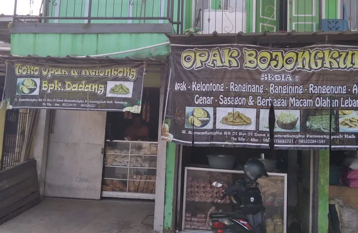 Toko Opak Ranca Tungku--tetangga Kampung Bojong Kunci. (Sumber: Dokumentasi Penulis | Foto: Dudung Ridwan)
