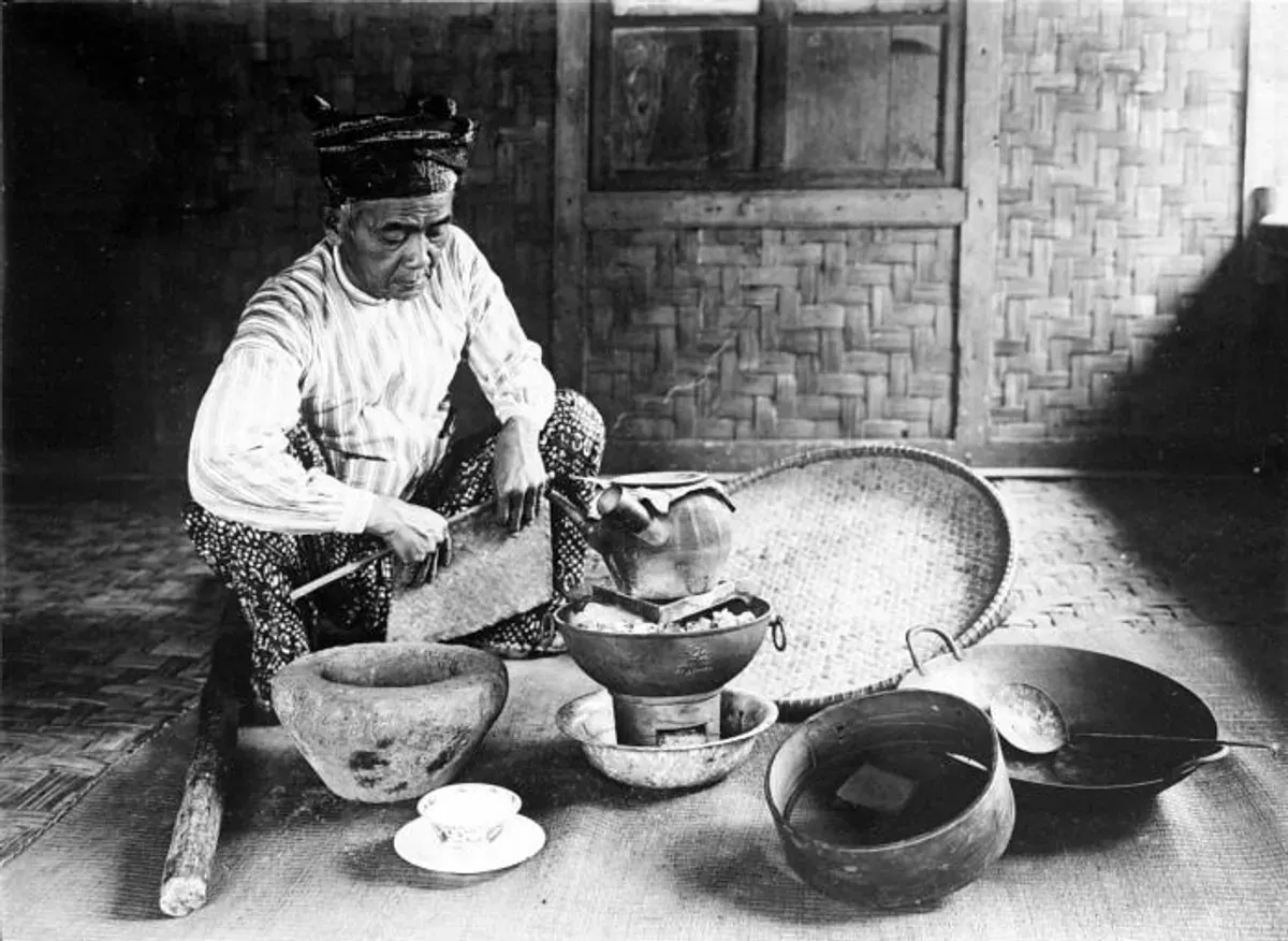 Dukun zaman baheula. (Sumber: Tropenmuseum)
